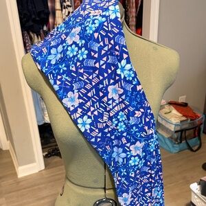 LuLaRoe Blue and Pink Floral TC Leggings